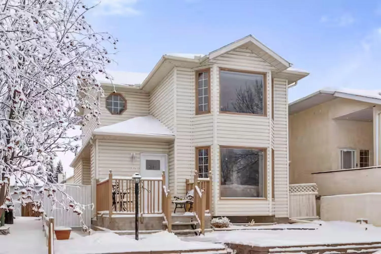 Bed & Breakfast Home Away From Home!! Calgary
